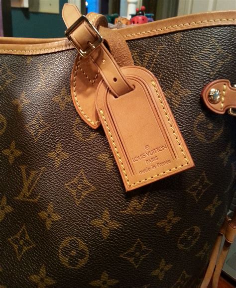 louis vuitton vintage tas zwarte inprint|louis vuitton bag tags examples.